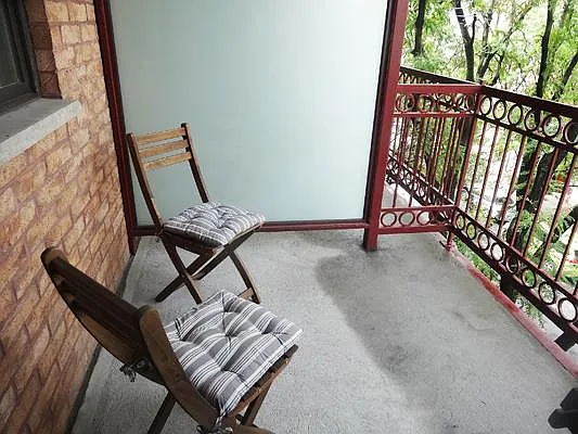 Rented by R New York | media 9