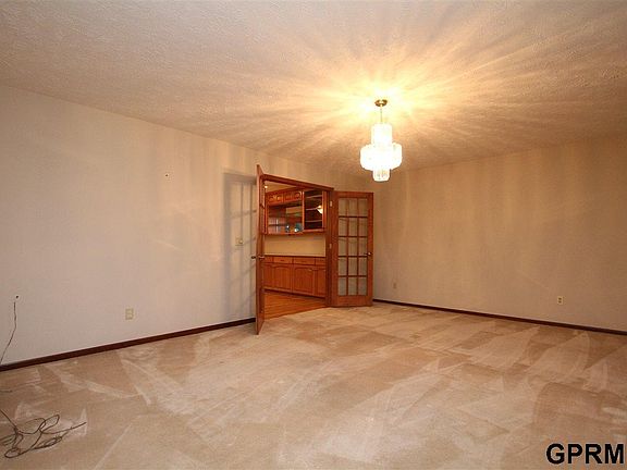 3rd image of 413 Bellevue Blvd S