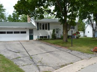 801 S Joliet Ct, Sturgeon Bay, WI 54235