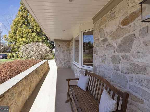 3rd image of 343 Andrew Rd