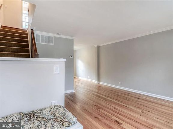 4th image of 3355 S Wakefield St #B