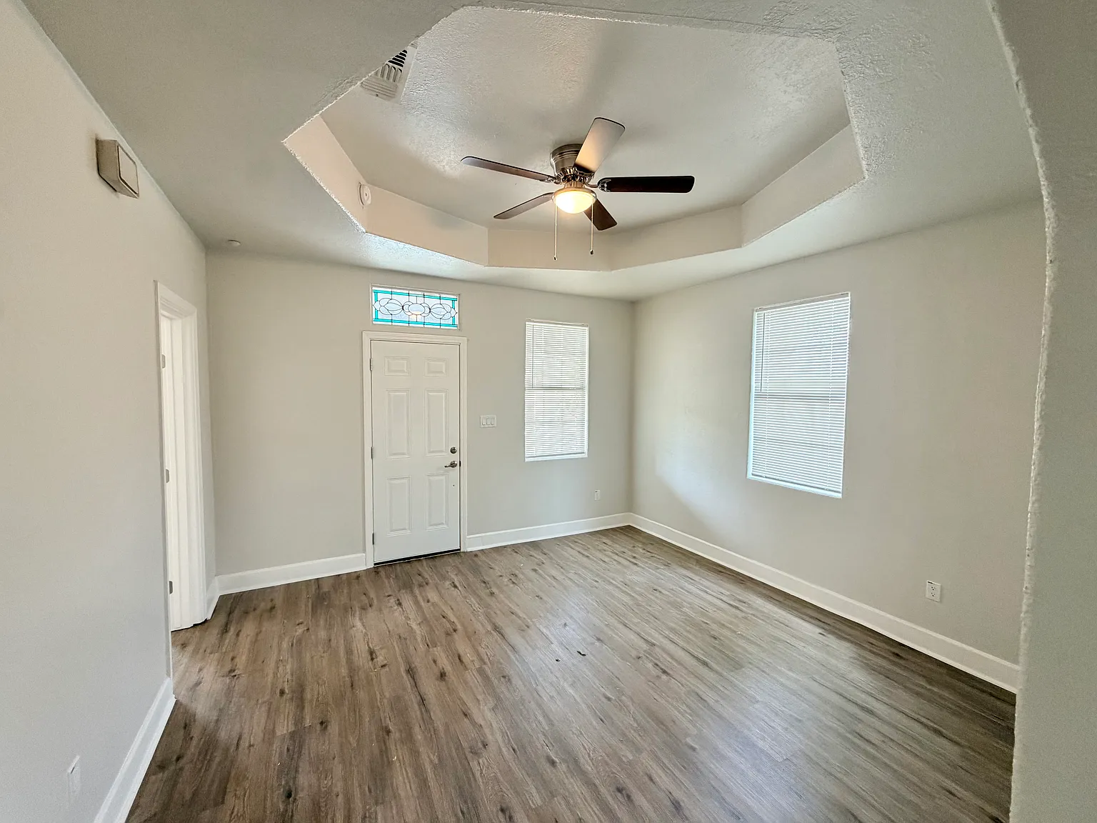 3 bed, 1100 sqft, $1,625 — Photo 2