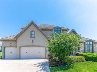 8290 Shoreline Dr, Parkville, MO 64152