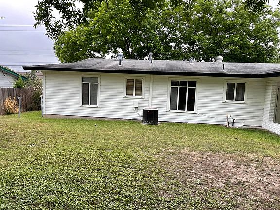 2nd image of 3107 Hillcrest Dr