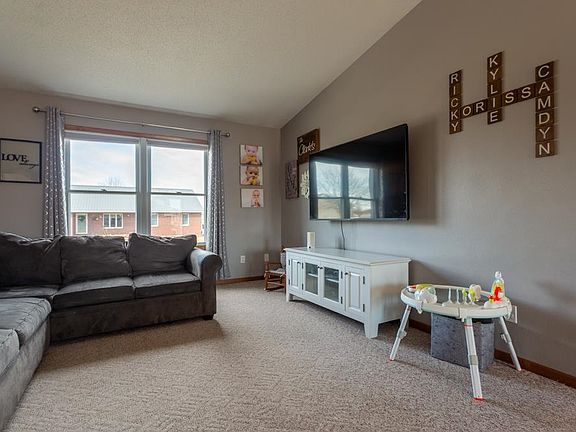 4th image of 568 Walnut Ridge St