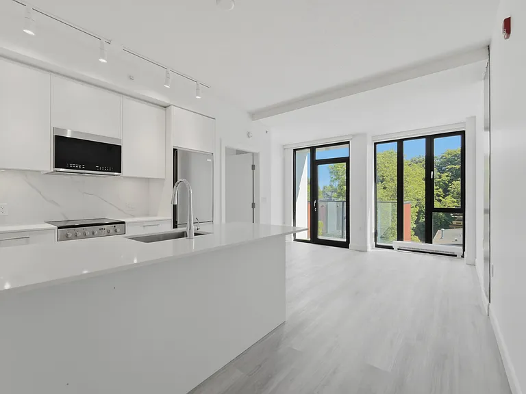 2511 Carolina St — Photo 68