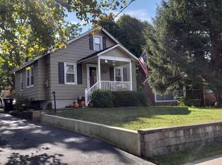 11 Zieglers Ln, Hamilton, NJ 08690