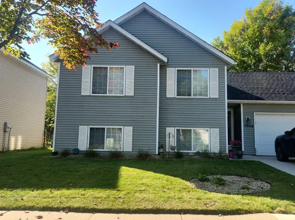 1004 Locust St, Farmington, MN 55024