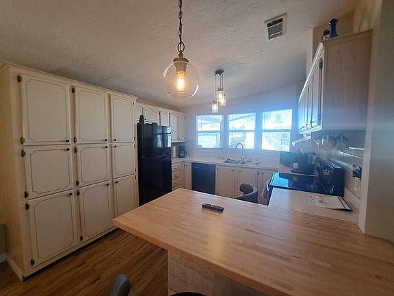 3rd image of 1174 Sparrow Ln