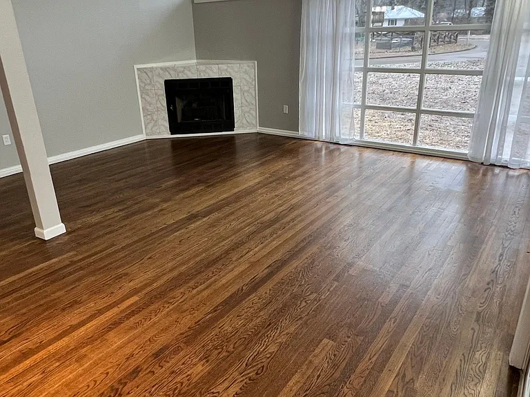 Living room w gas fireplace