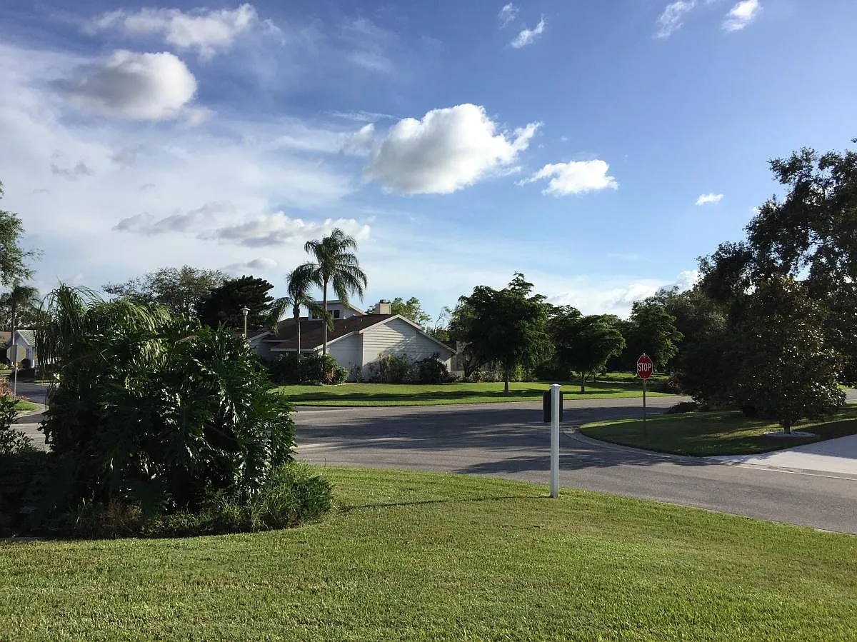 3 bed, 1975 sqft, $2,480 — Photo 2