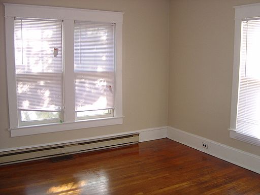 3rd image of 918 Lexington Ave APT B