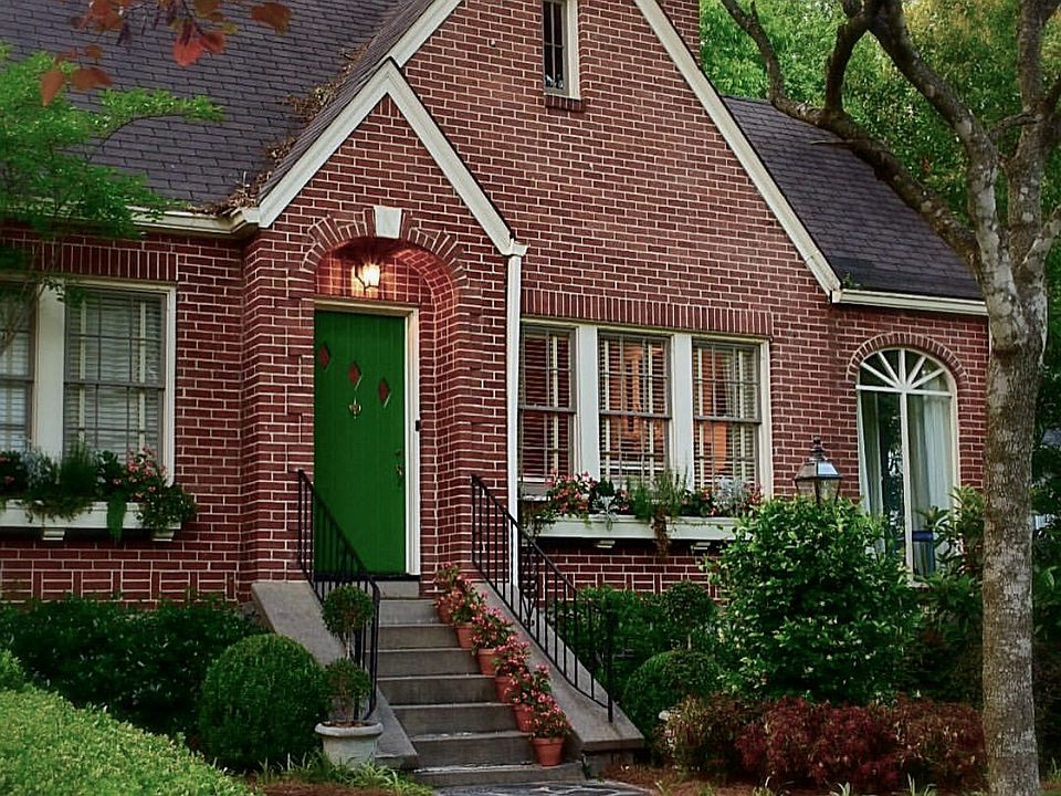 1st image of 436 Delmont Dr NE