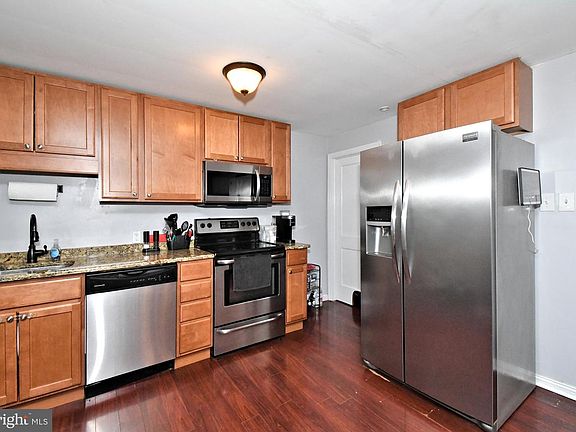 2nd image of 1016 Birch St
