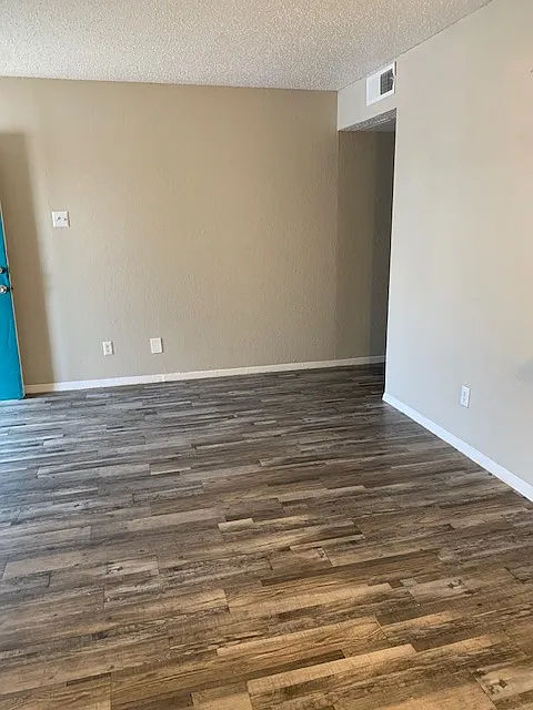 1255 Cavender Dr — Photo 4