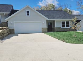 406 5th St #F, Mineral Pt, WI 53565
