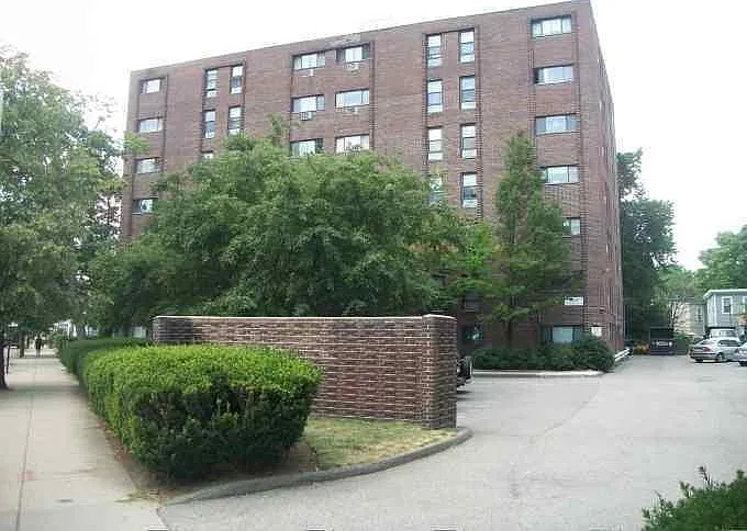 101 Western Ave #1 — Photo 2
