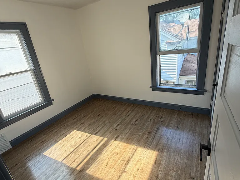 302 Cory Ave #1 — Photo 9
