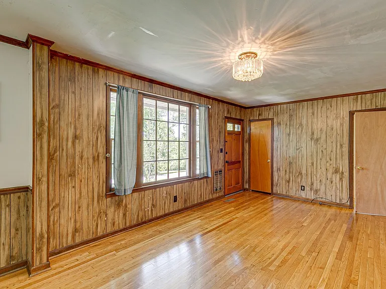 4824 Lynn Dr — Photo 6