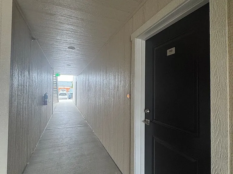 503 E Helena Ave — Photo 2