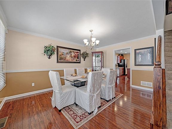 3rd image of 1037 Greenfield Dr