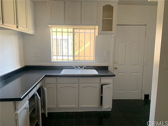 4th image of 5903 S Wilton Pl
