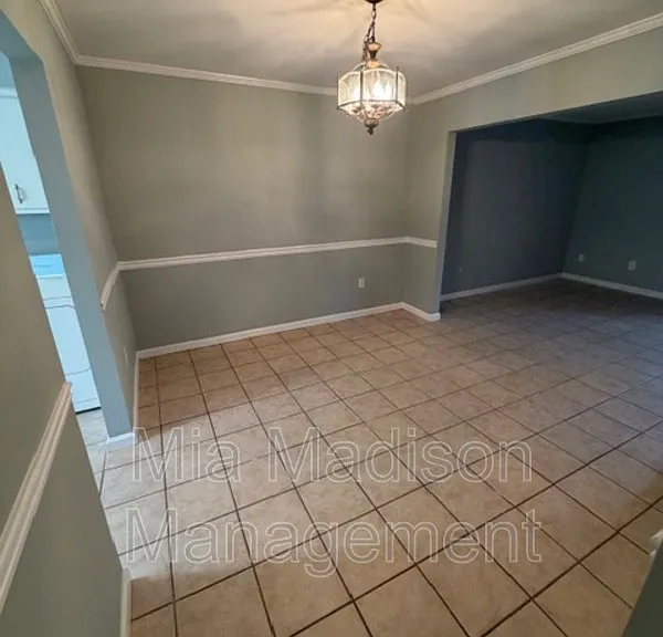 527 Tibet Ave #3 — Photo 5
