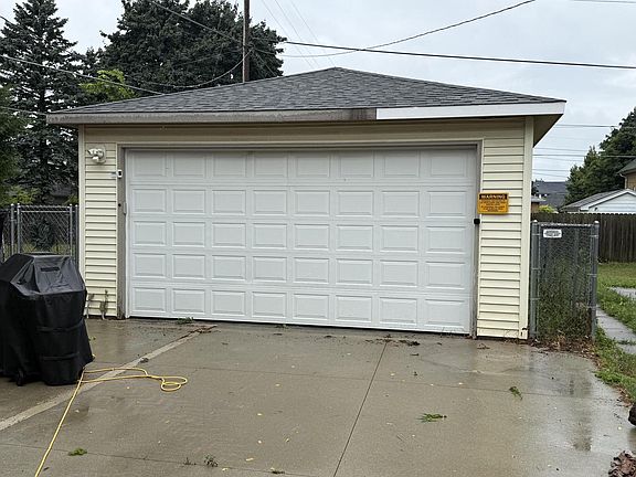 2nd image of 1616 E Eden PLACE