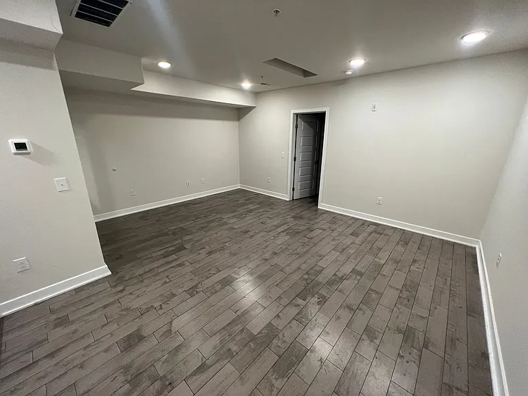 Brand New Luxury Apartments — Photo 26