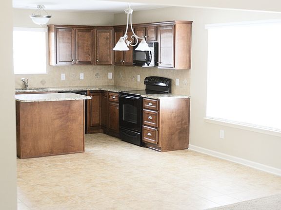 2nd image of 2709 Brittany Ln