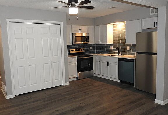 2nd image of 223 NE Cedar Ct
