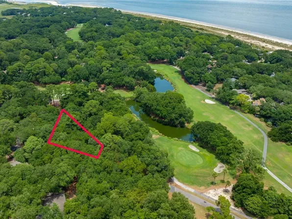 18 Doubloon Dr, Hilton Head Island, SC 29928