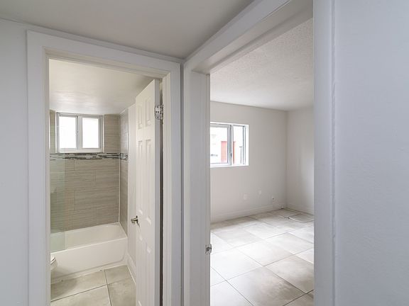 4th image of 13020 NE 6th Ave #101