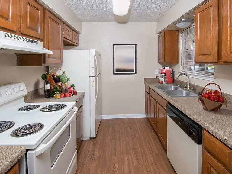 Tradewinds Apartment Homes — Photo 42
