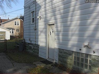 3rd image of 16817 Grovewood Ave