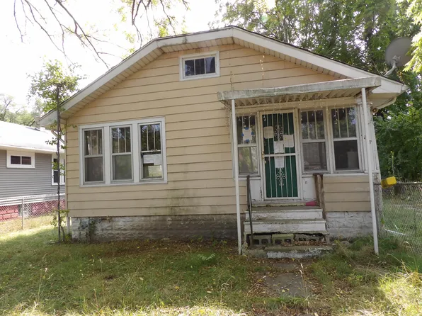 868 Edgecumbe Ave, Benton Harbor, MI 49022
