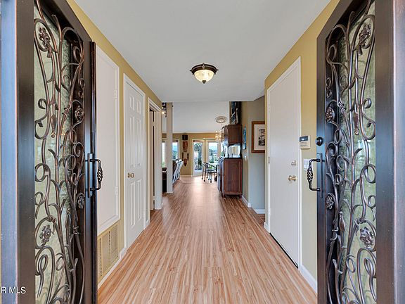 3rd image of 319 Longview Pl