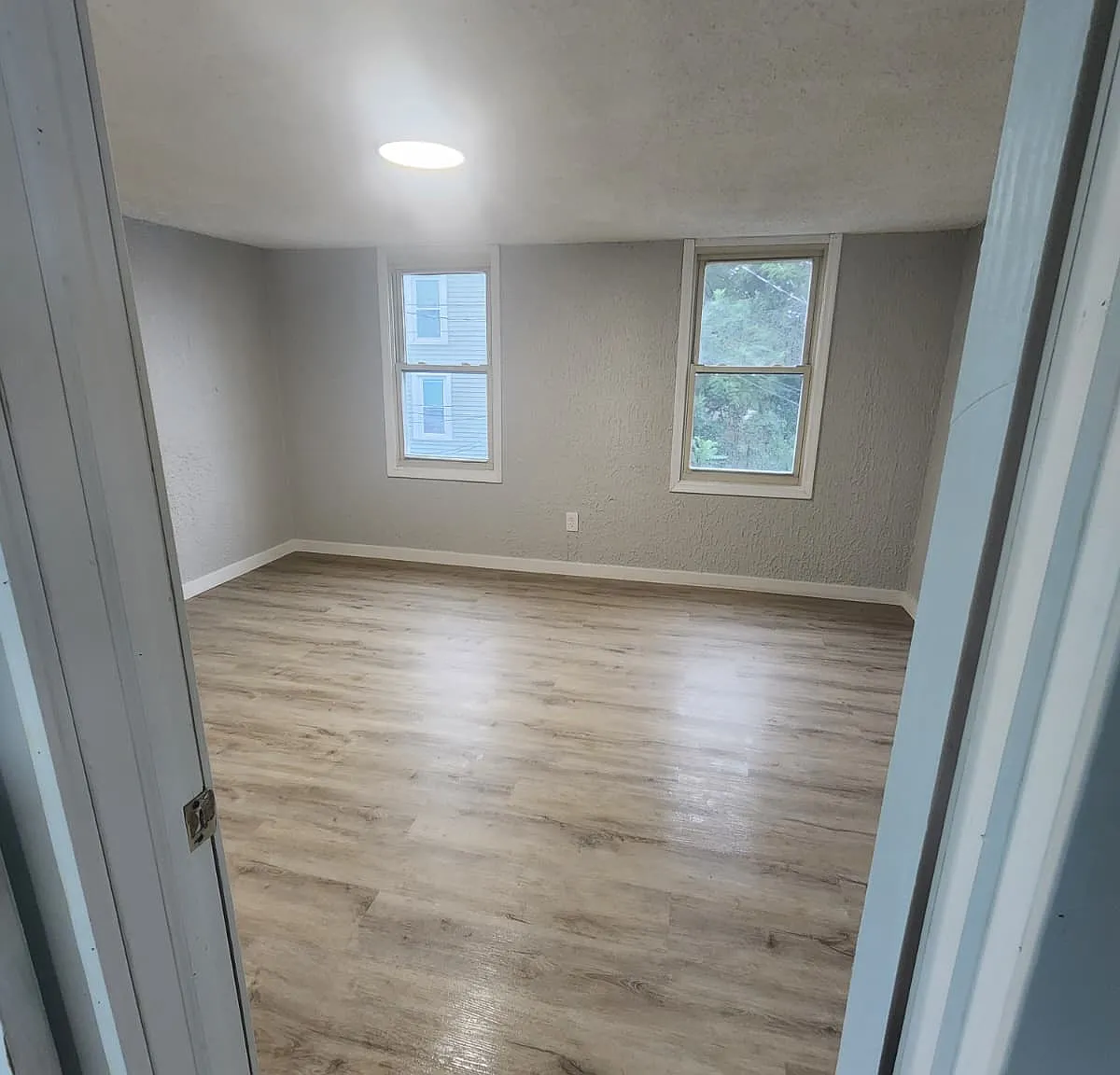 3 bed, 1.5 bath, $1,250 — Photo 2