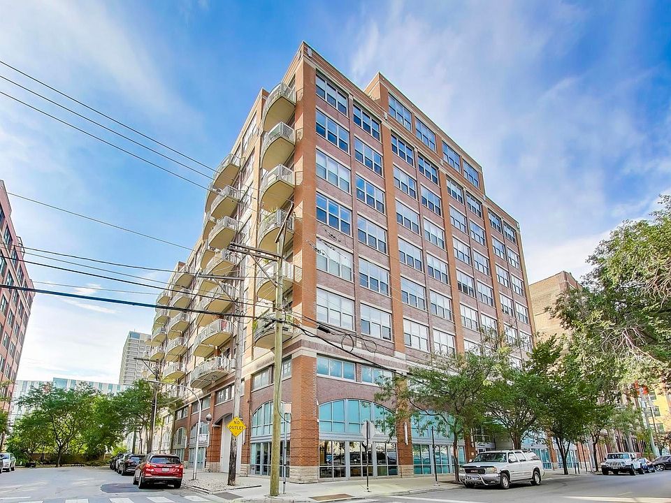 1st image of 933 W Van Buren St APT 425