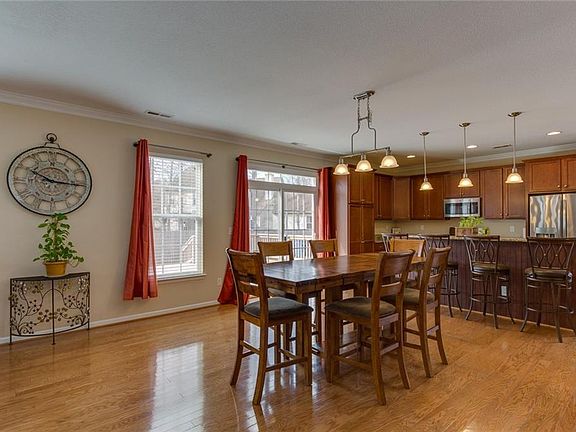 4th image of 717 River Hollow Ct