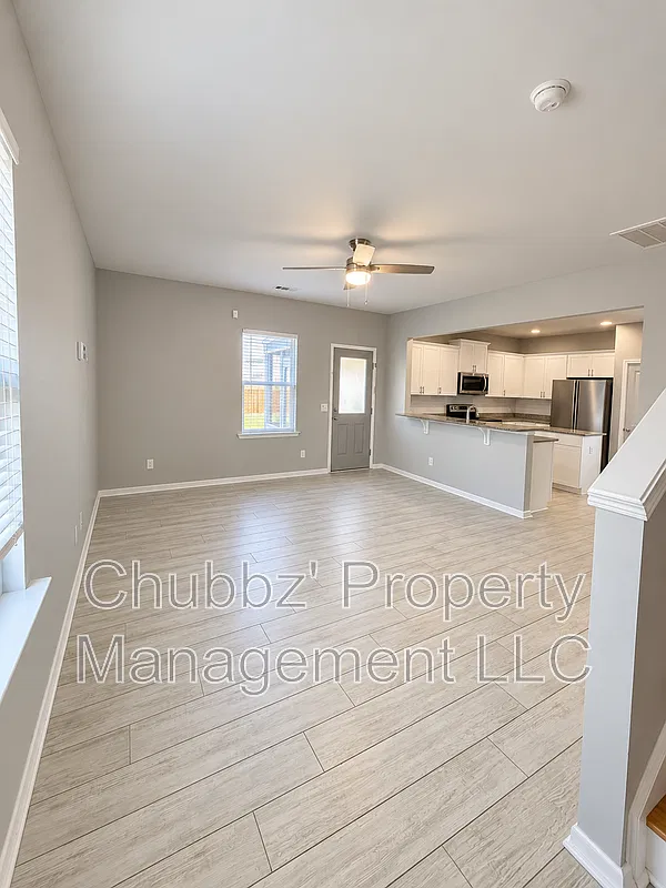 3 bed, 2.5 bath, 1686 sqft, $2,600 — Photo 2