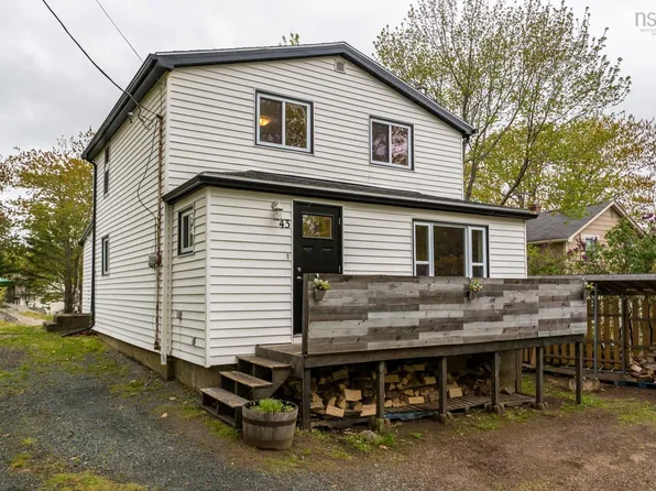 43 Winchester Ave, Halifax, NS B3P 2C9