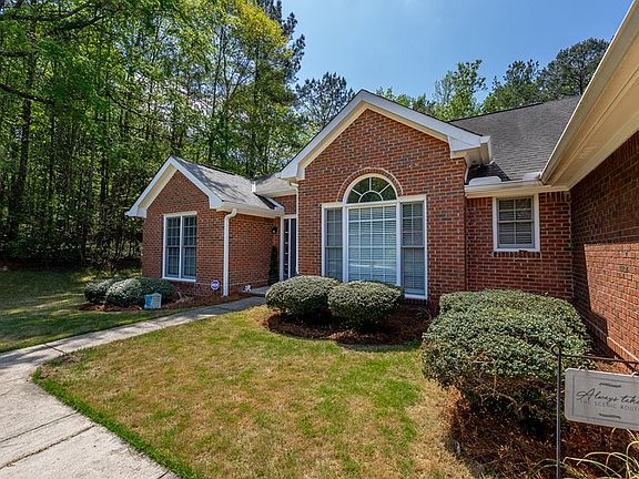 3rd image of 177 Cecily Dr