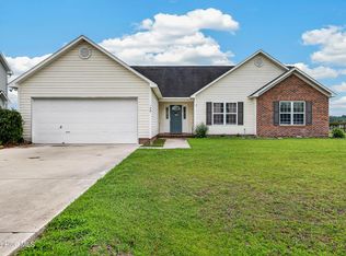 108 Farmington Dr, Richlands, NC 28574