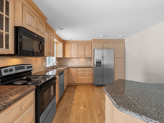 4th image of 50 Laurel Circle