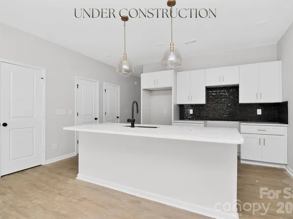 341 N Hoskins Rd, Charlotte, NC 28216