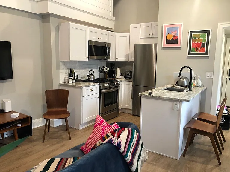 1733 Pine St #302 — Photo 1