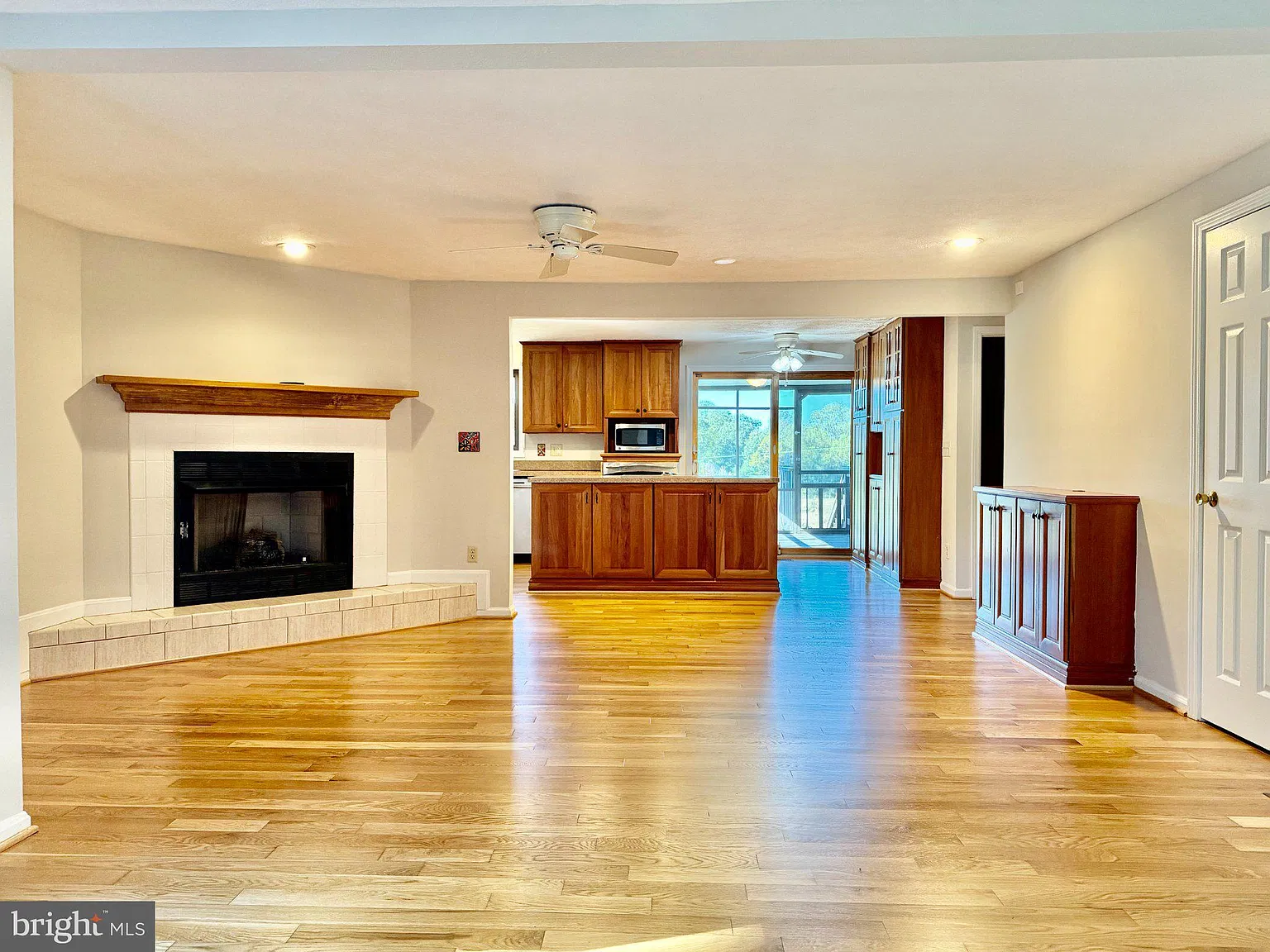 4 bed, 2.0 bath, 2898 sqft, $2,800 — Photo 2