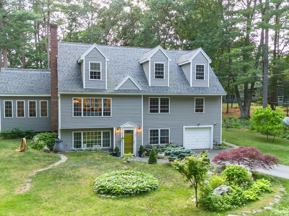 39 Gould Rd, Andover, MA 01810