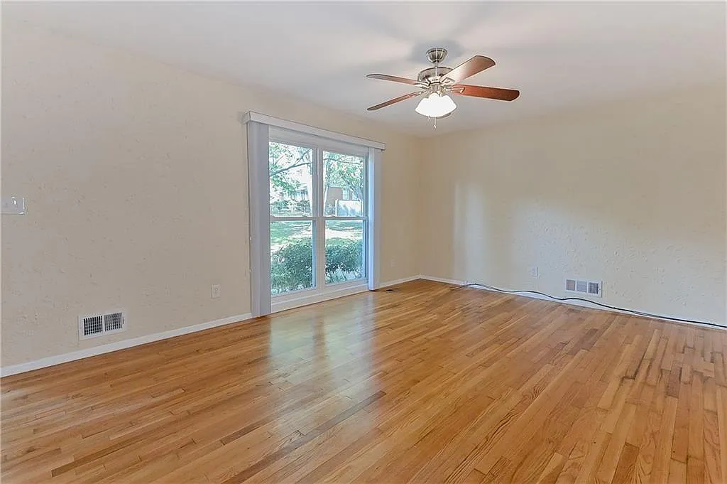 4 bed, 2.0 bath, 1503 sqft, $2,500 — Photo 4